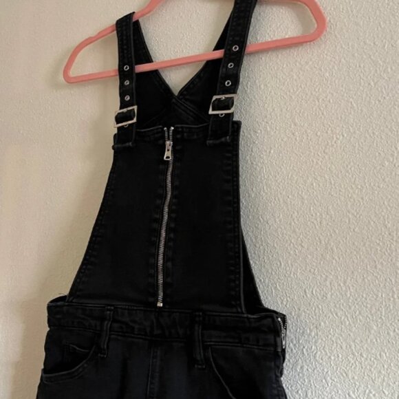 EUC Levi’s Skinny Denim Overalls in Black Size 27 - Picture 1 of 12